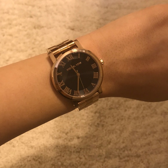 Gold Michael Kors Watch - Picture 2 of 8